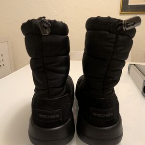 Skechers Woman's on The Go Joy Stay Cozy BBK  Size 6